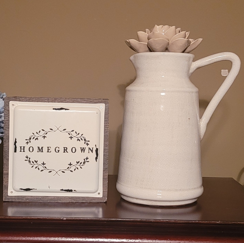 Decor - Picture 2 of 3